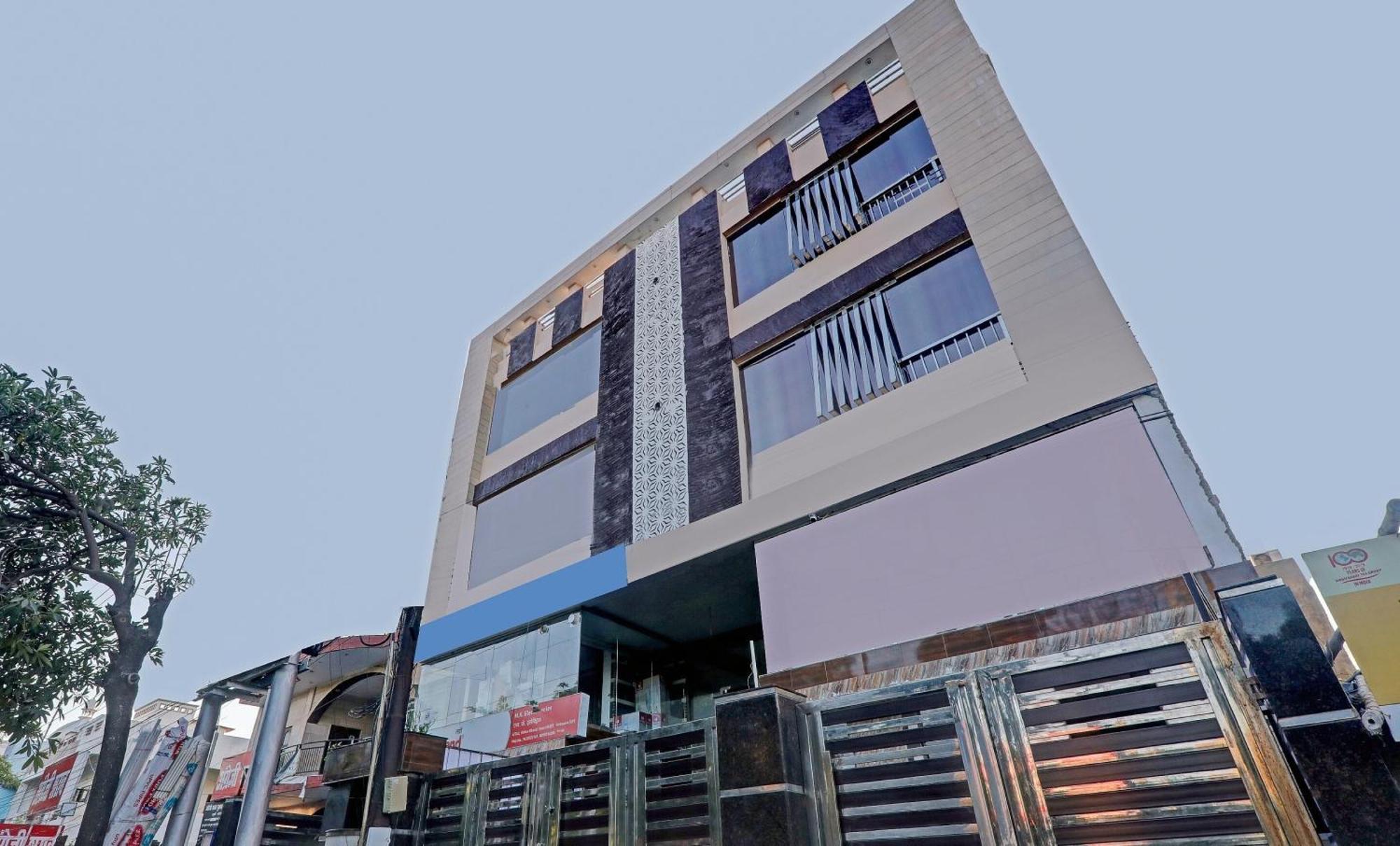 מלון לקנאו Super Townhouse Riddhi Residency מראה חיצוני תמונה