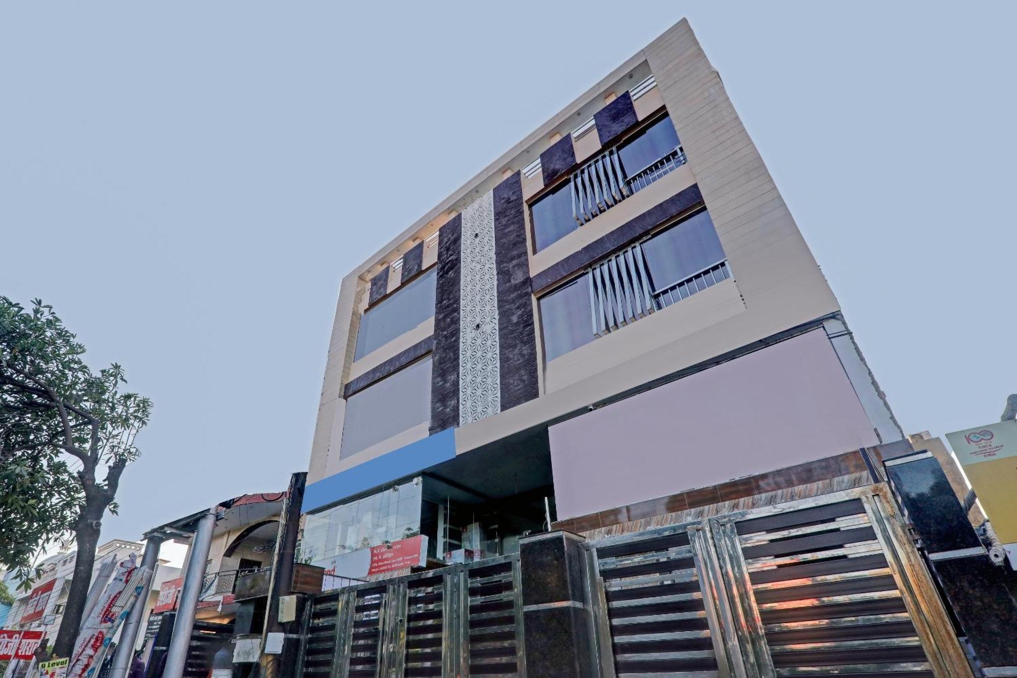 מלון לקנאו Super Townhouse Riddhi Residency מראה חיצוני תמונה