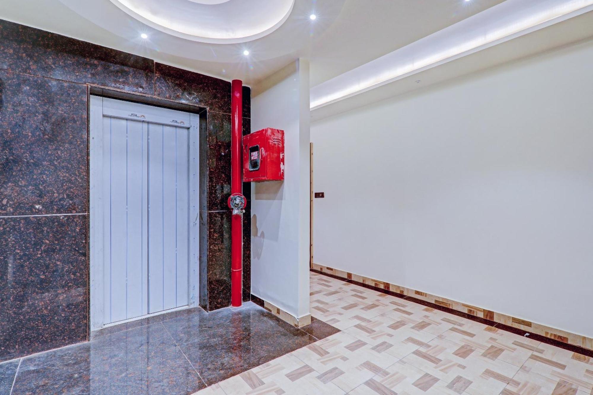 מלון לקנאו Super Townhouse Riddhi Residency מראה חיצוני תמונה