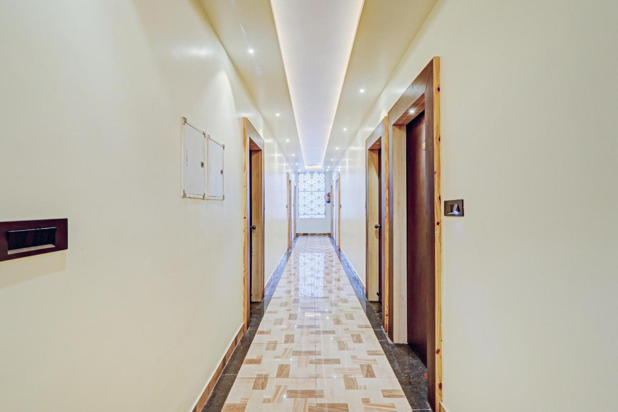 מלון לקנאו Super Townhouse Riddhi Residency מראה חיצוני תמונה